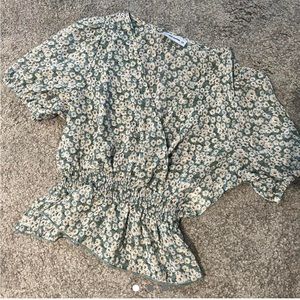 Super cute floral top